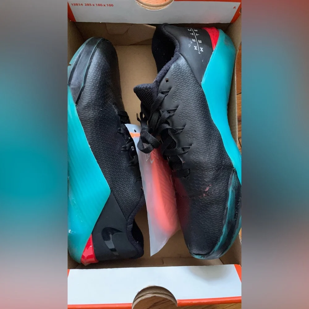 Nike Metcons - Picture 1 of 3